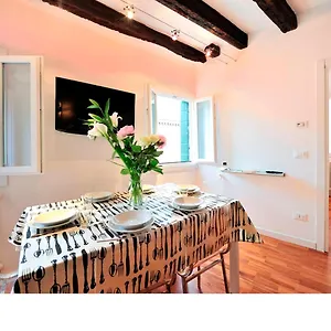 https://castello-biennale-apartment.hotelinveneto.com